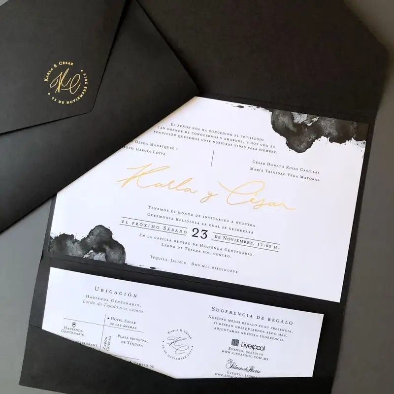 Thiệp cưới màu đen dạng gấp